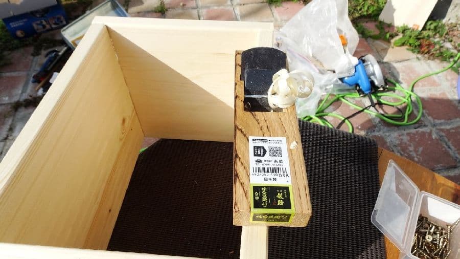 箱部分の加工（鉋掛け）